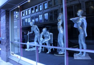 A set of statues by local sculptor Ruthie Krech. Photo by Bailey Cahlender.